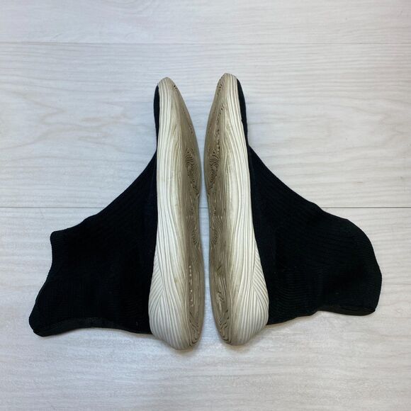 ILYSM Vegan Tabi Sneaker Unisex M7/W8.5 Black White High Top Split Toe Pull On main image 11